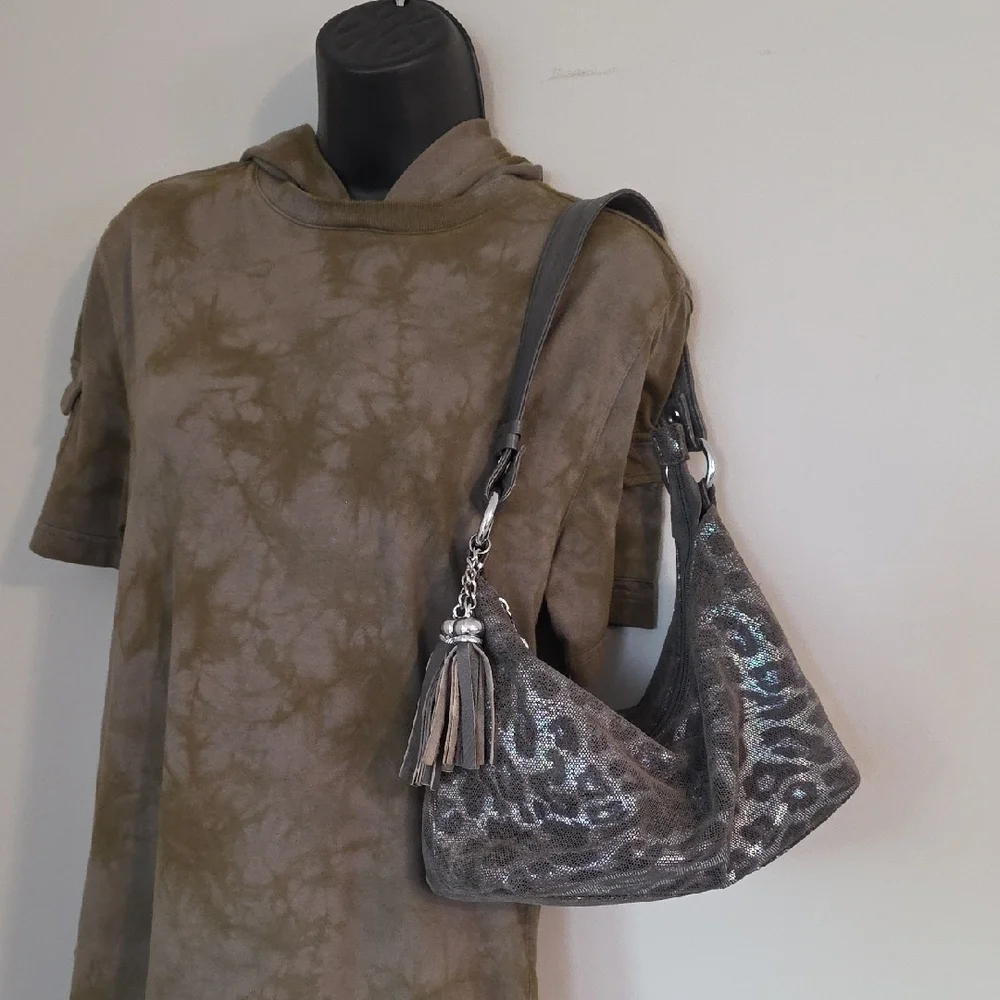 Elegant Silver Gray Leopard Print Leather Shoulder Bag - Picture 3 of 12
